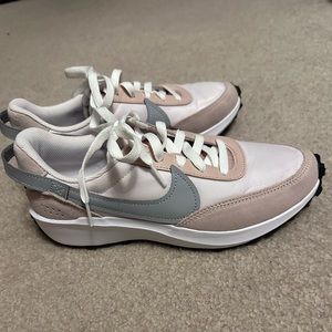 NIKE WAFFLE DEBUT SHOES